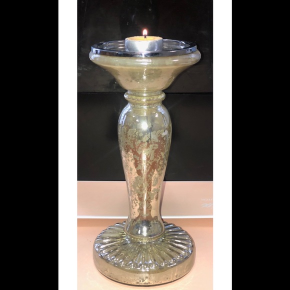 Silvertone pedestal candle holder - Picture 1 of 1